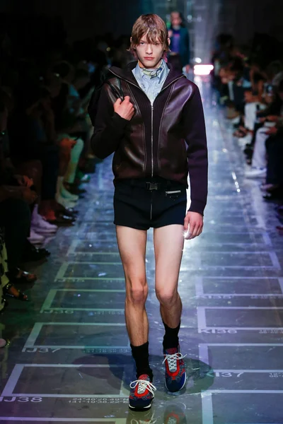 Look 17